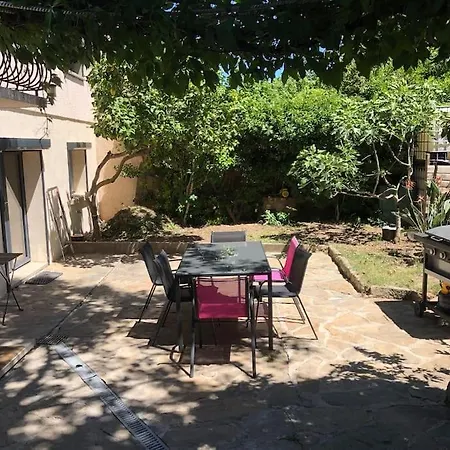 Holiday home 3 Jardin, Jaccuzi, Proche