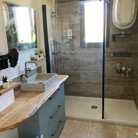 Holiday home 3 Jardin, Jaccuzi, Proche Le Pradet